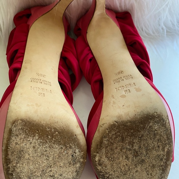 Beautiful Fendi platform fuchsia heels - Picture 5 of 6